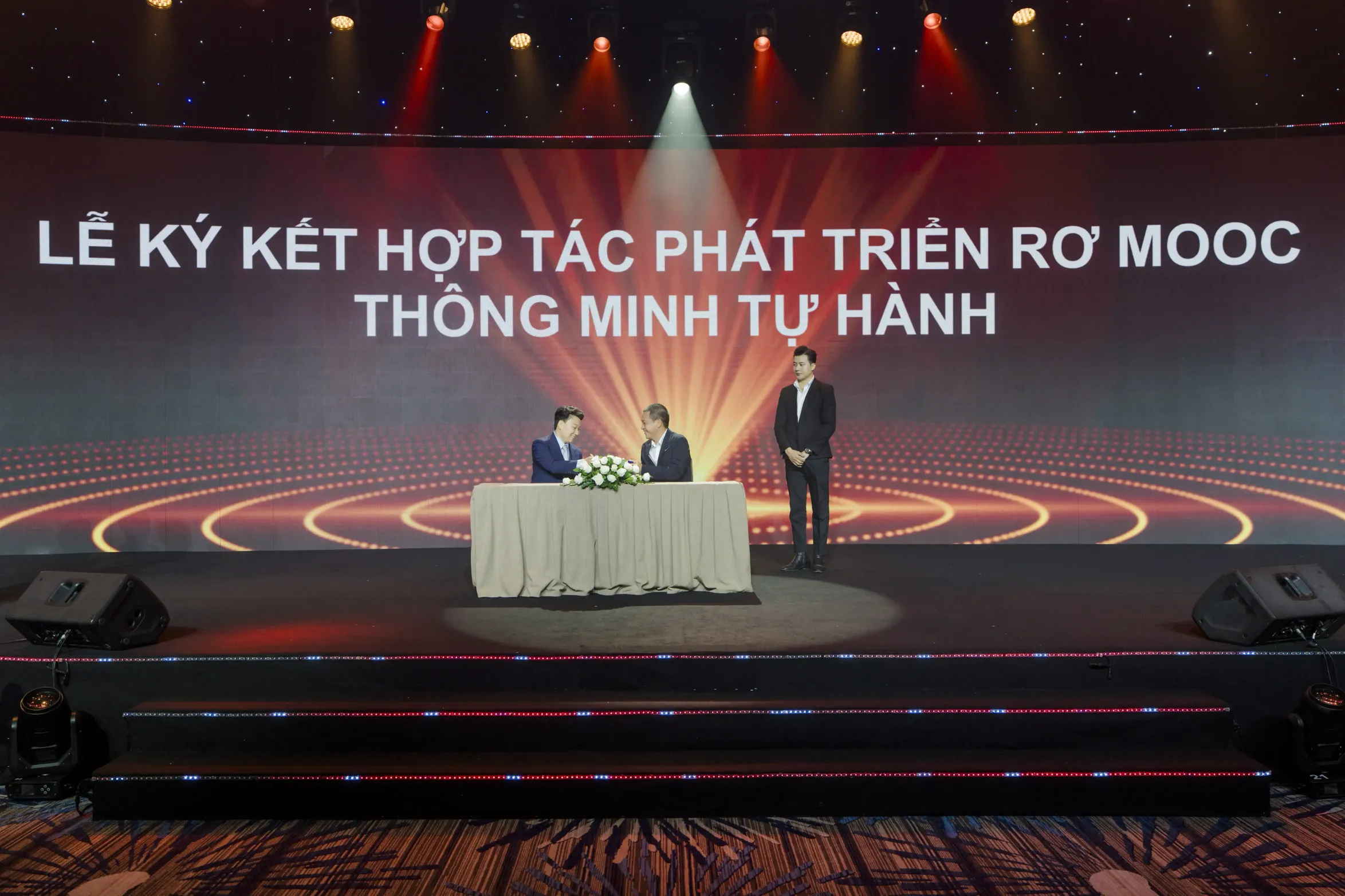 TMA ký kết hợp tác với Tân Thanh Container phát triển rơ mooc tự hành
